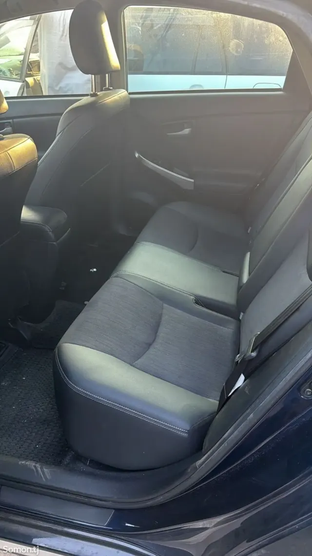 Toyota Prius 2014 · 1.8 AT