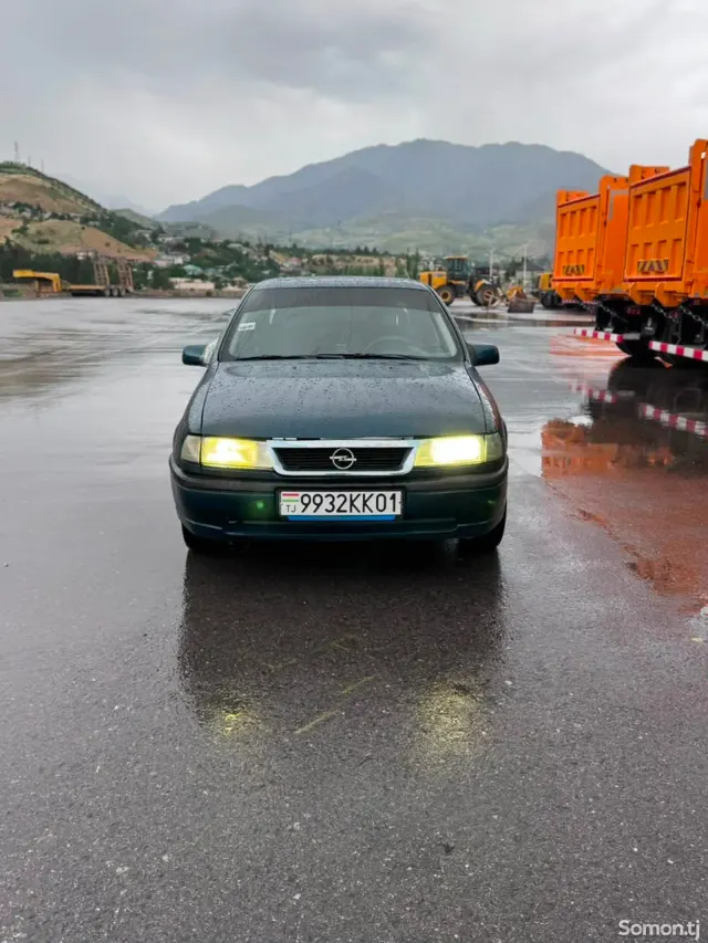 Opel Vectra A 1995 · 1.6 MT