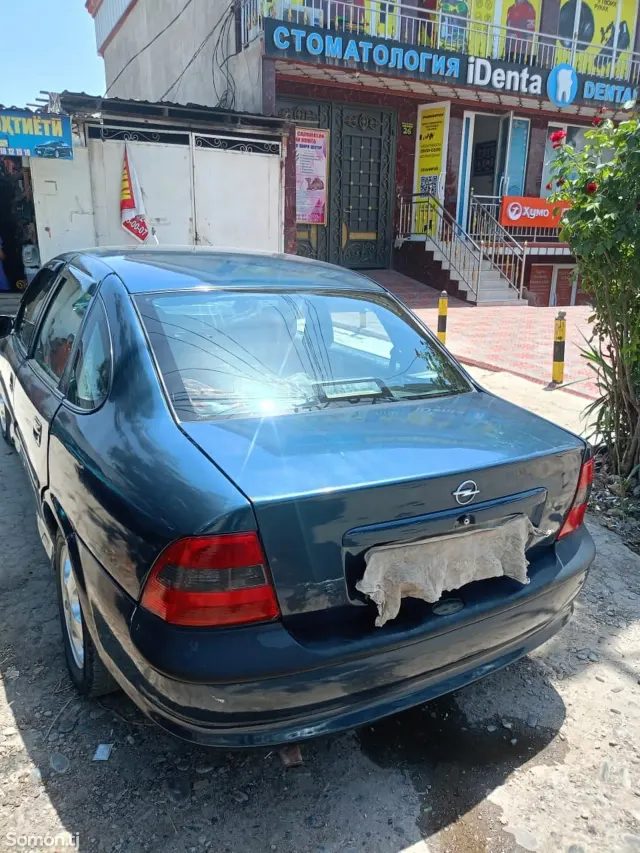 Opel Vectra B 1997 · 1.6 MT