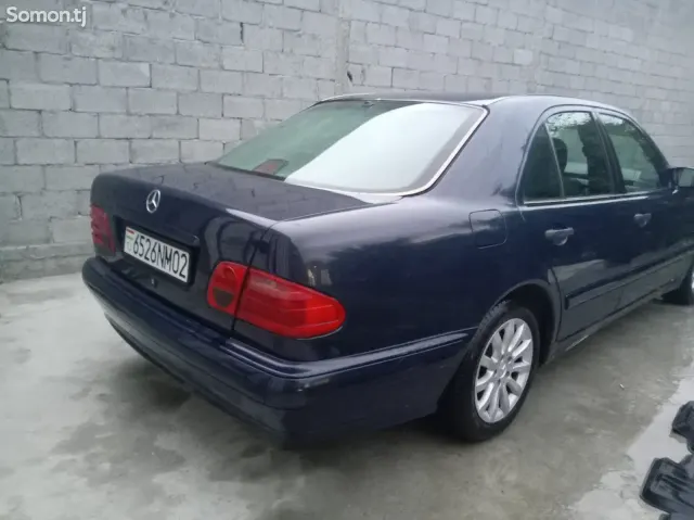 Mercedes-Benz E class 1997 · 2.0 MT
