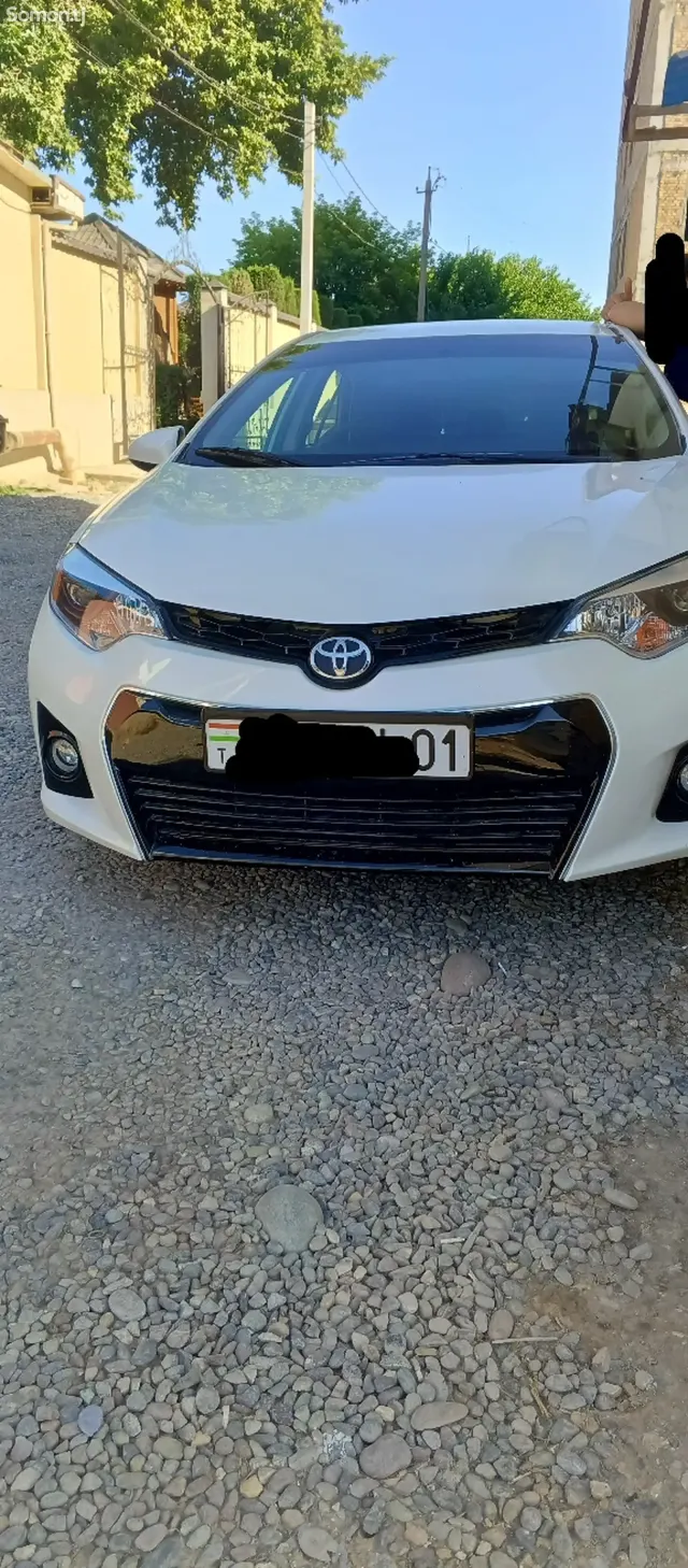 Toyota Corolla 2015 · 1.8 AT