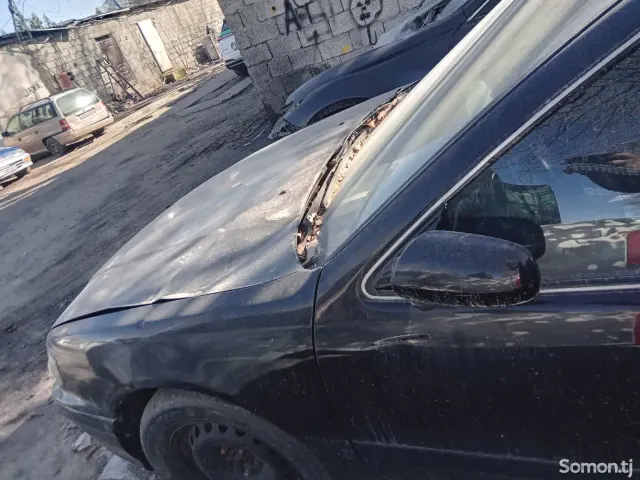 Nissan Maxima 1998 · 3.0 MT