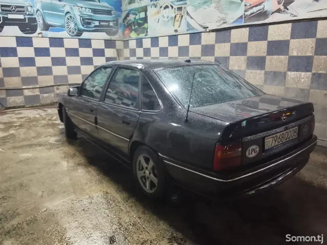 Opel Vectra A 1993 · 1.6 MT