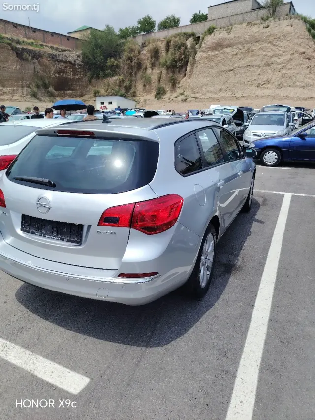 Opel Astra J 2015 · 1.6 MT