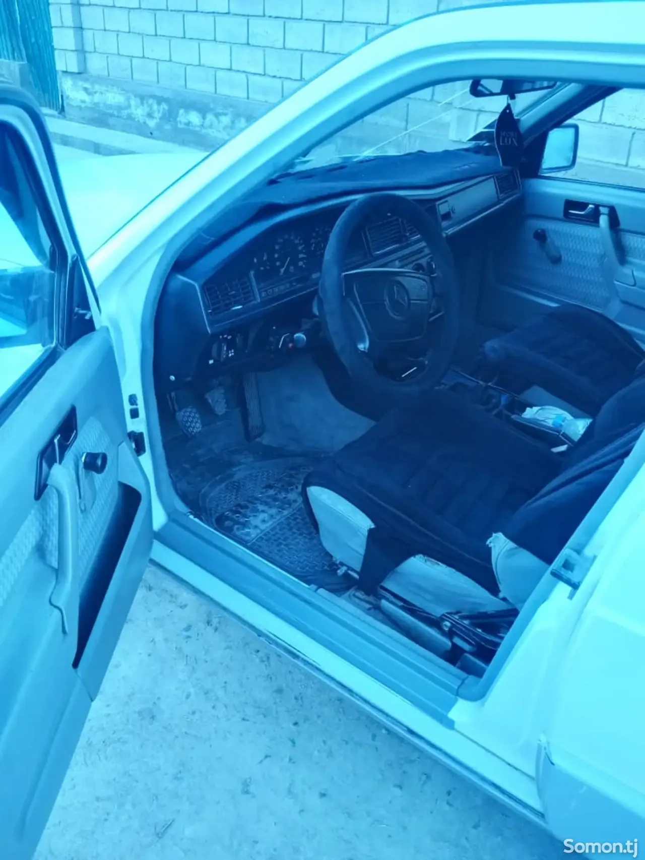 Mercedes-Benz W201 1989 · 1.8 MT