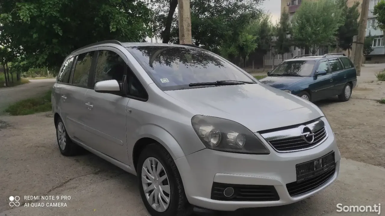 Opel Zafira 2007 · 1.9 AT
