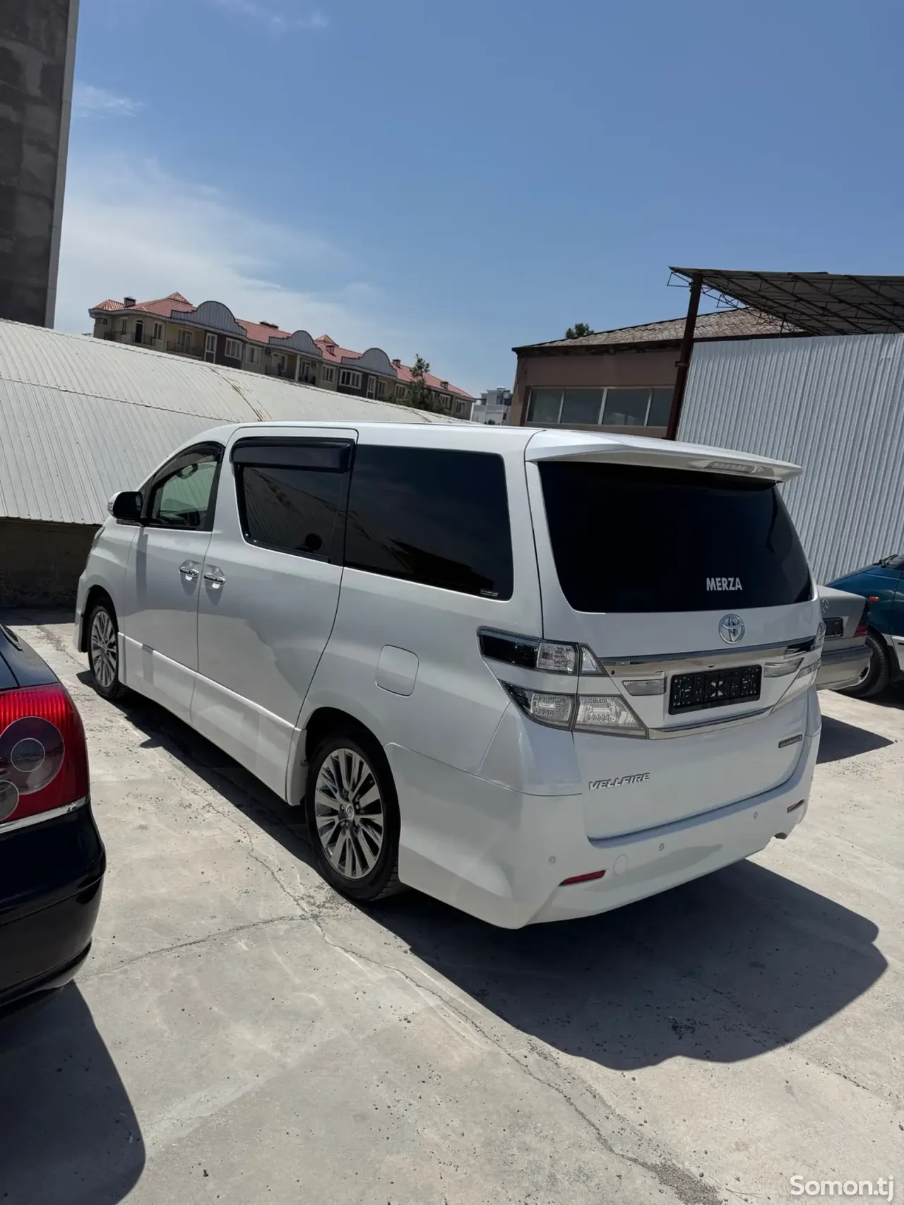 Toyota Vellfire 2015 · 2.4 AT