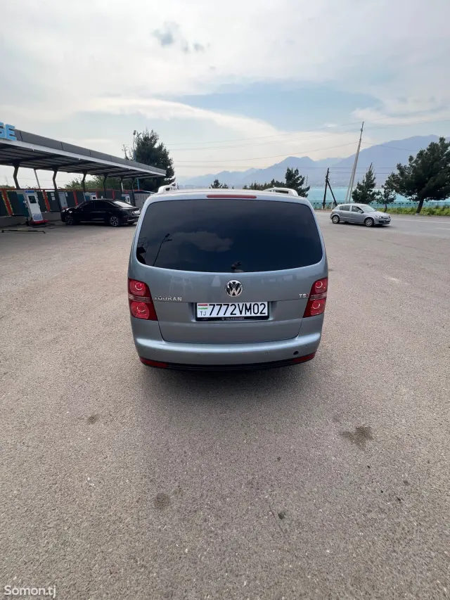 Volkswagen Touran 2007 · 1.4 AT