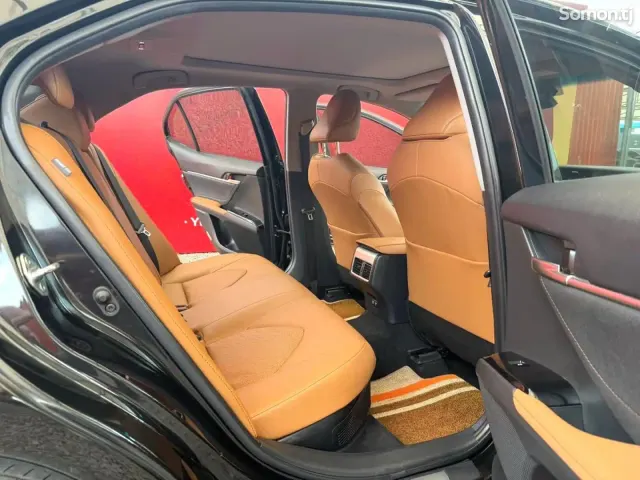 Toyota Camry 2019 · 2.5 AT