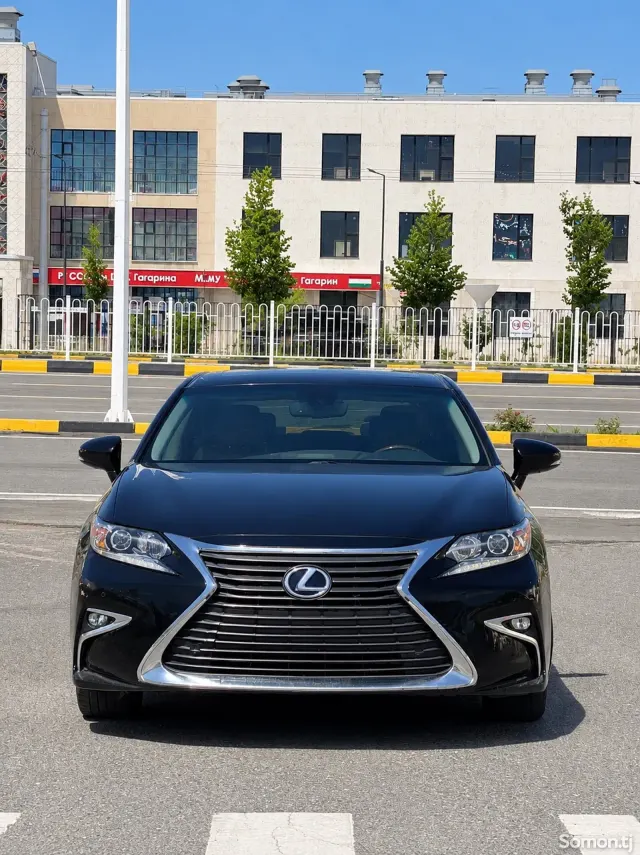 Lexus ES series 2016 · 2.5 AT