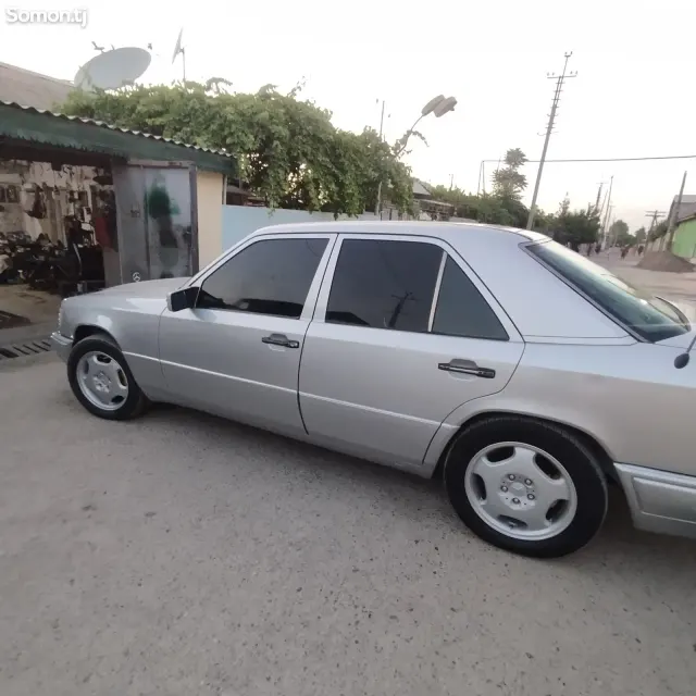 Mercedes-Benz W124 1995 · 2.7 MT