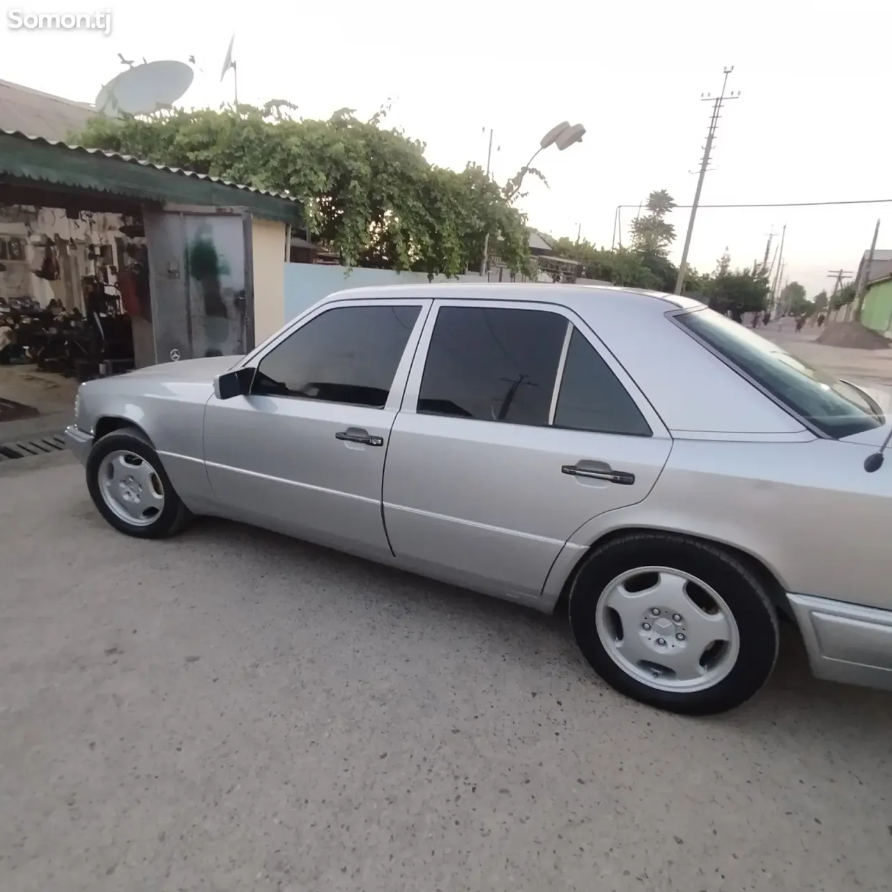 Mercedes-Benz W124 1995 · 2.7 MT
