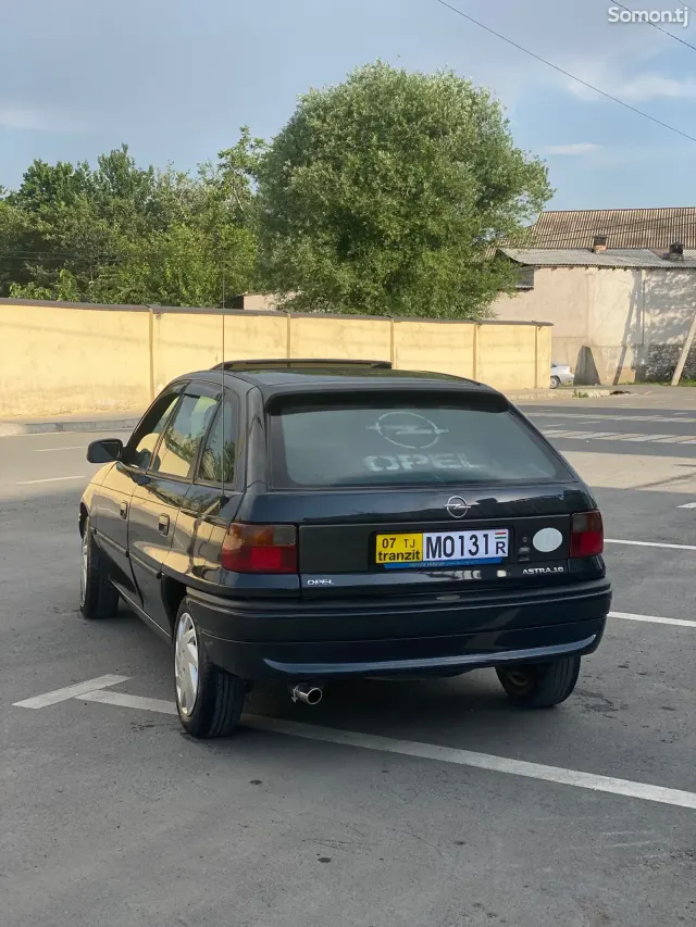 Opel Astra F 1995 · 1.6 MT