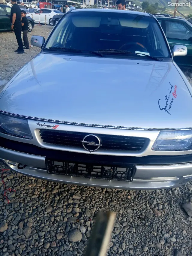 Opel Astra F 1997 · 1.6 MT