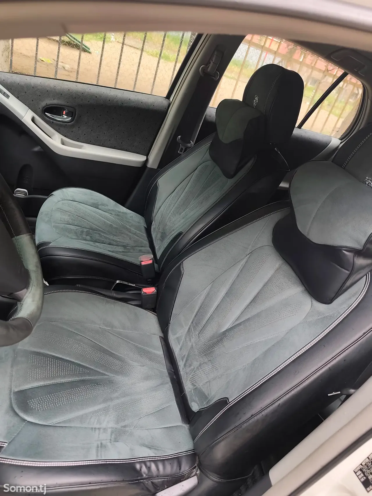 Toyota Vitz 2009 · 1.5 AT