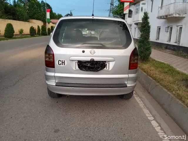 Opel Zafira 2004 · 2.2 AT