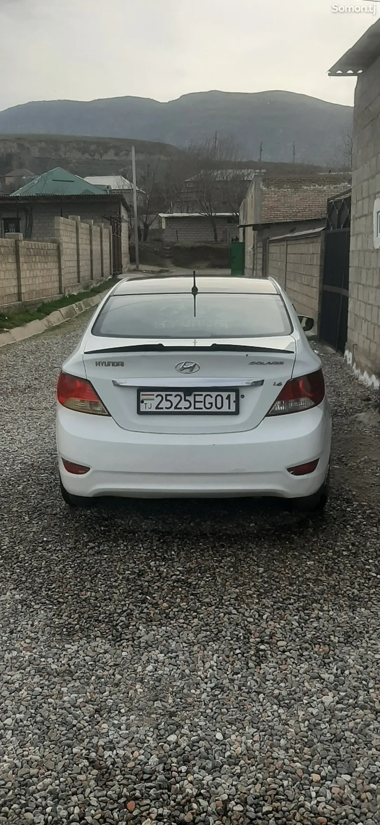 Hyundai Solaris 2011 · 1.6 MT