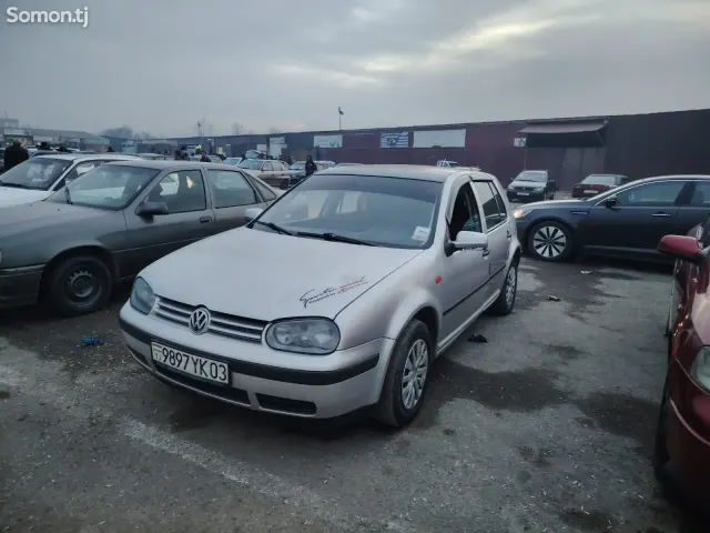 Volkswagen Golf 1999 · 1.6 MT