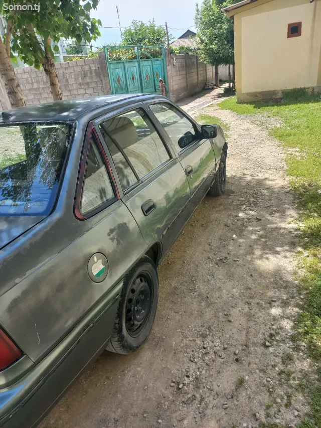 Daewoo Nexia 1995 · 1.5 MT