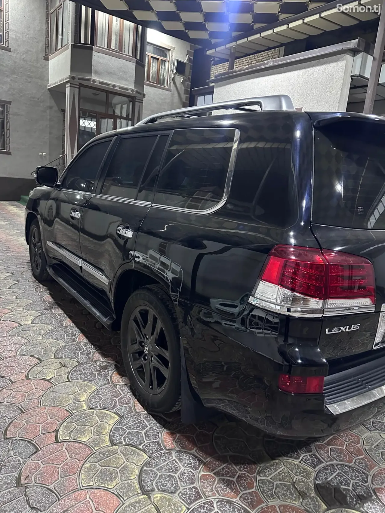 Lexus LX series 2015 · 5.7 AT