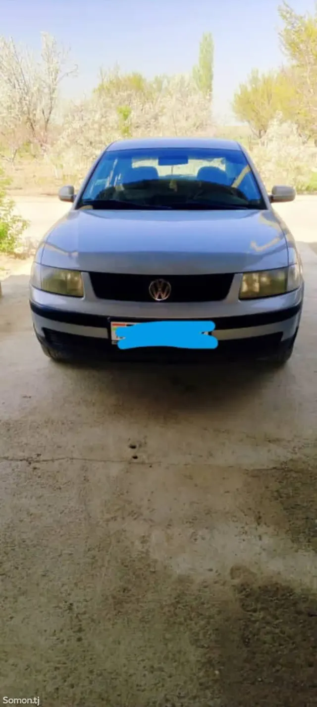 Volkswagen Passat 1997 · 1.8 MT