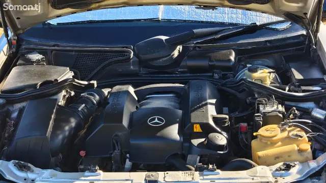 Mercedes-Benz E class 2000 · 3.2 AT