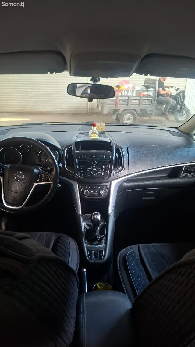 Opel Zafira 2014 · 1.6 MT