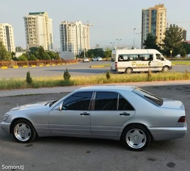 Mercedes-Benz S class 1995 · 3.5 AT
