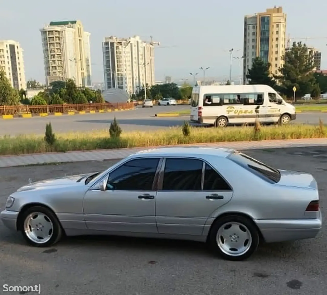 Mercedes-Benz S class 1995 · 3.5 AT