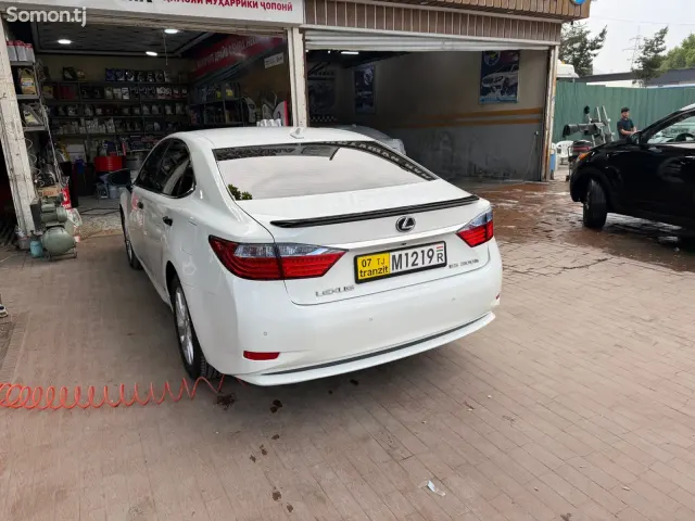 Lexus ES series 2014 · 2.5 AT