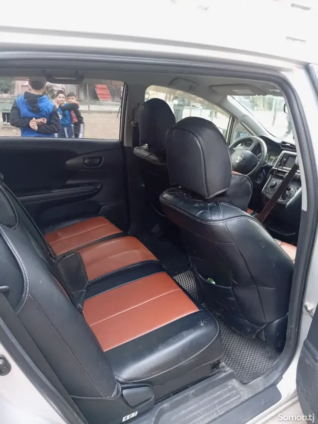 Toyota Wish 2014 · 1.8 AT