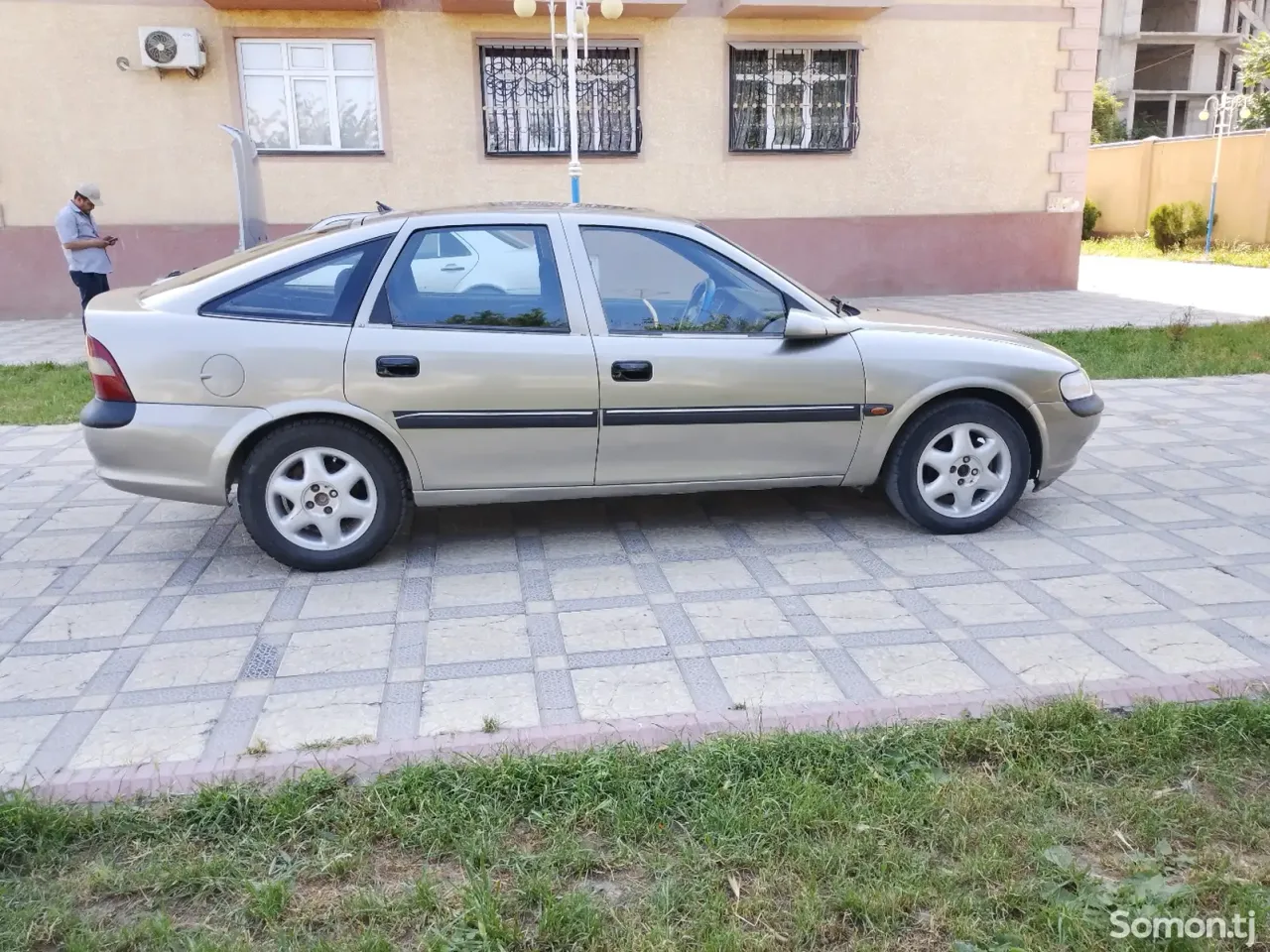 Opel Vectra B 1996 · 1.6 MT