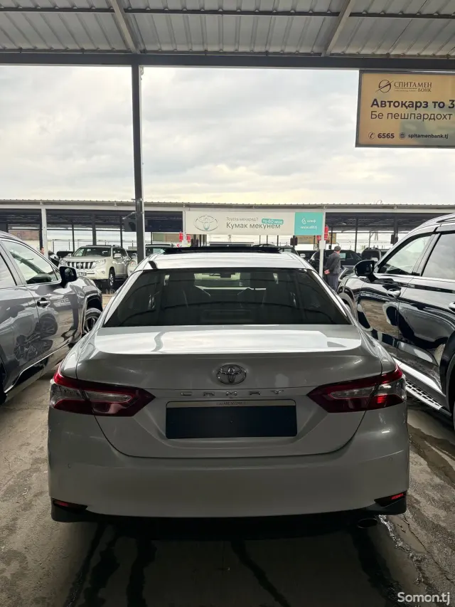 Toyota Camry 2019 · AT