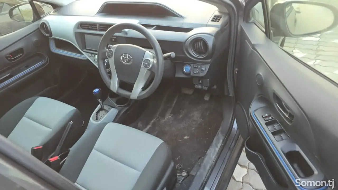 Toyota Aqua 2014 · 1.5 AT