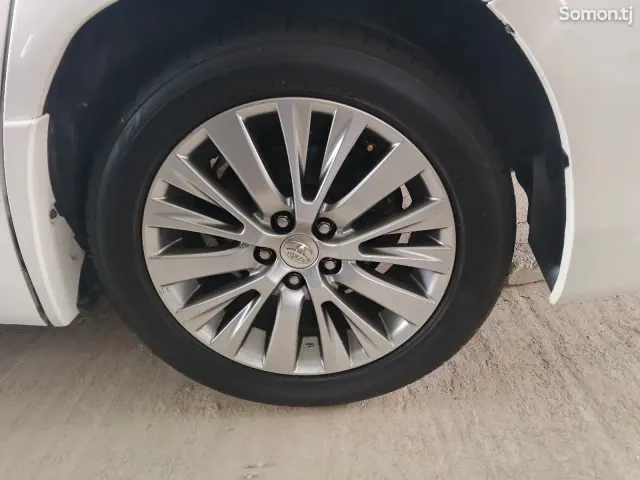 Toyota Vellfire 2014 · 2.4 AT