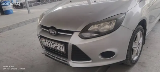 Ford Focus 2012 · 1.6 AT