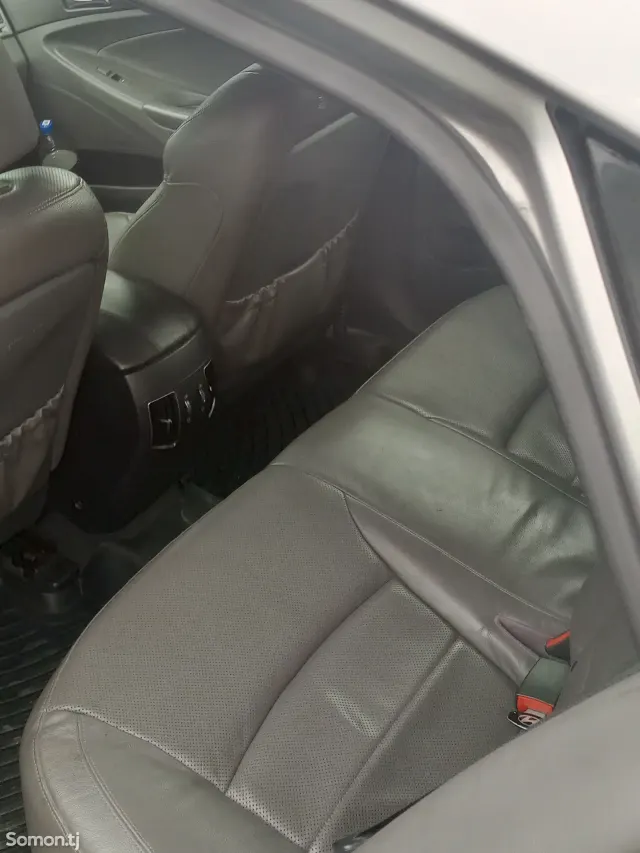 Hyundai Sonata 2012 · 2.0 AT