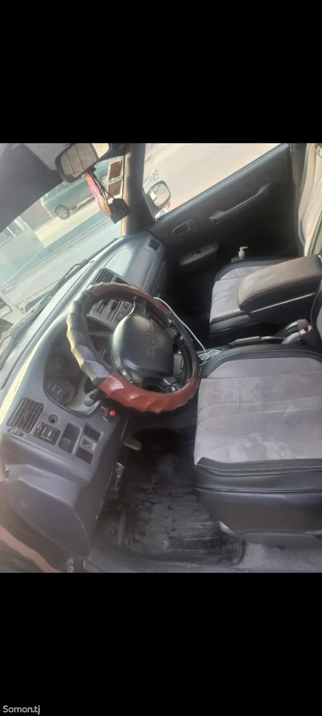 Toyota RAV 4 1996 · 2.0 AT