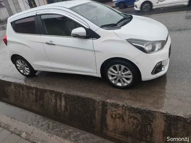 Chevrolet Spark 2016 · 1.1 AT