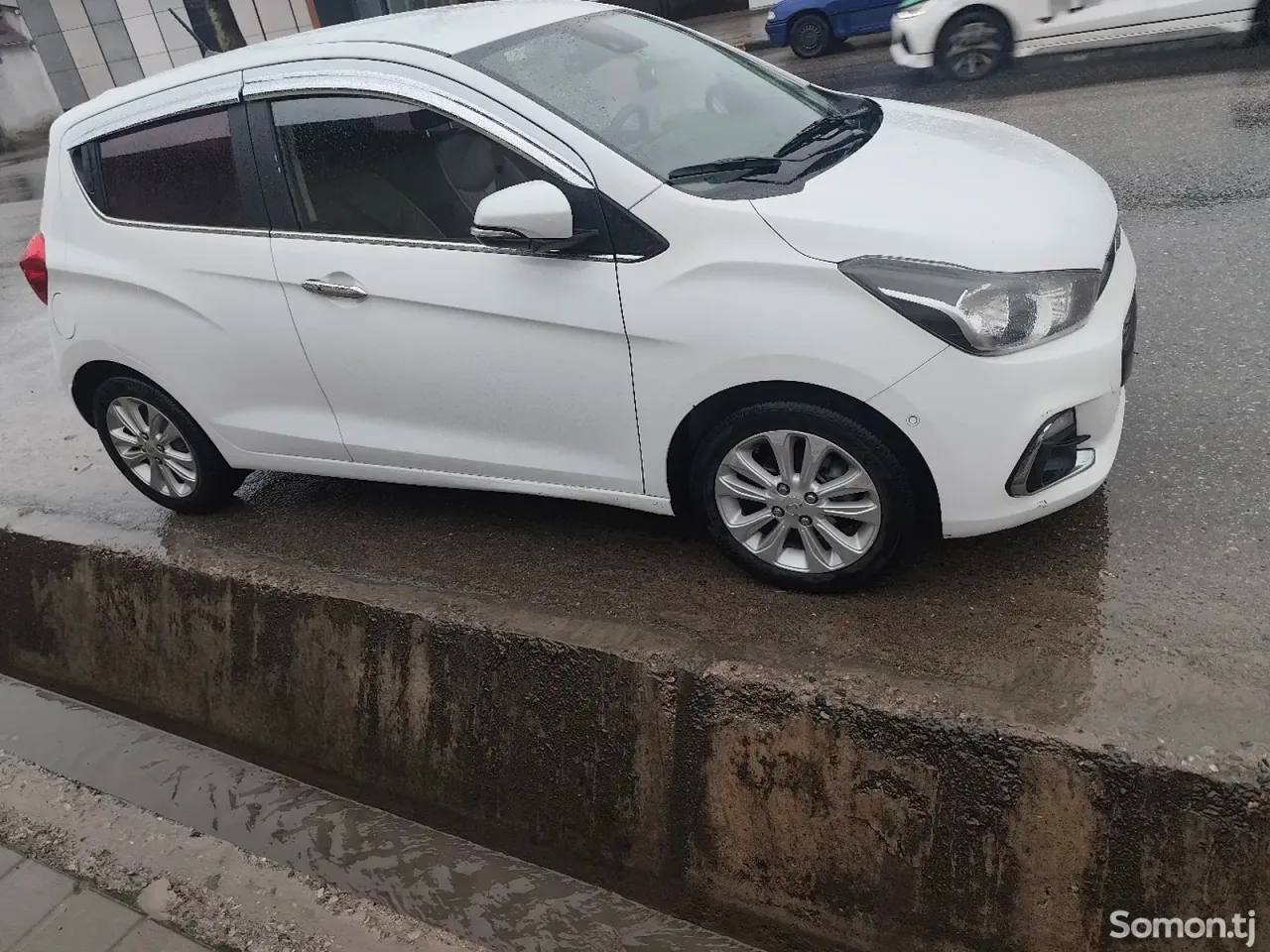 Chevrolet Spark 2016 · 1.1 AT