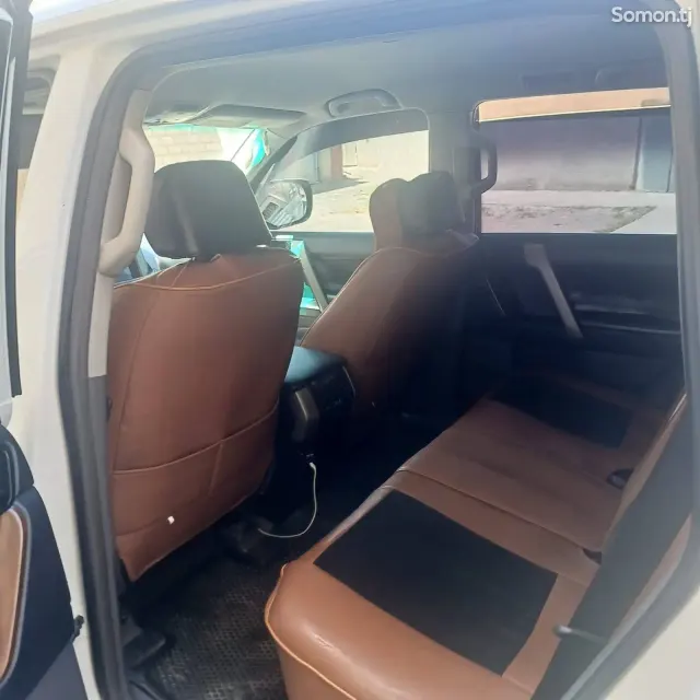 Toyota Land Cruiser Prado 2012 · 2.7 AT