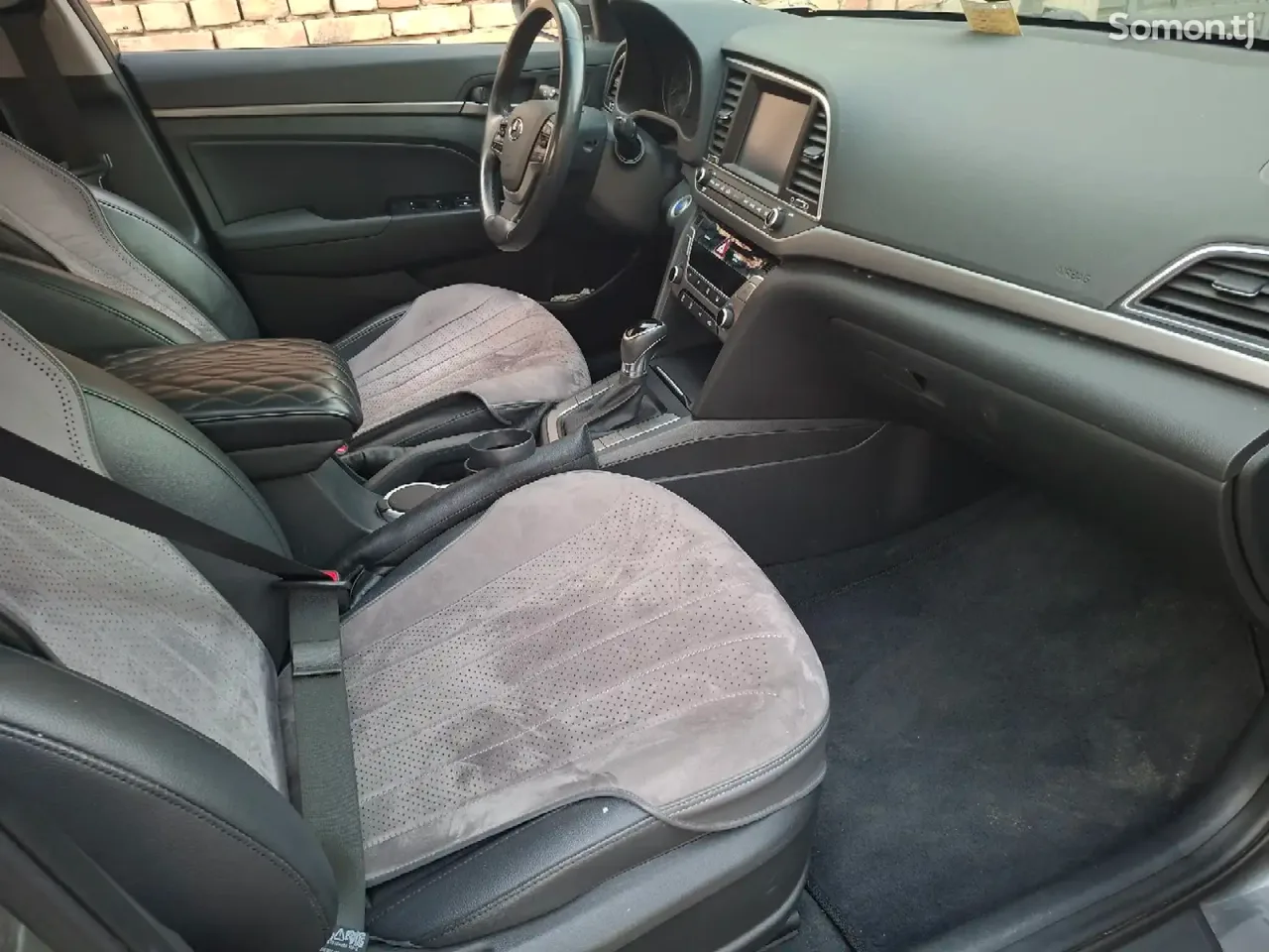 Hyundai Avante 2015 · 1.6 AT