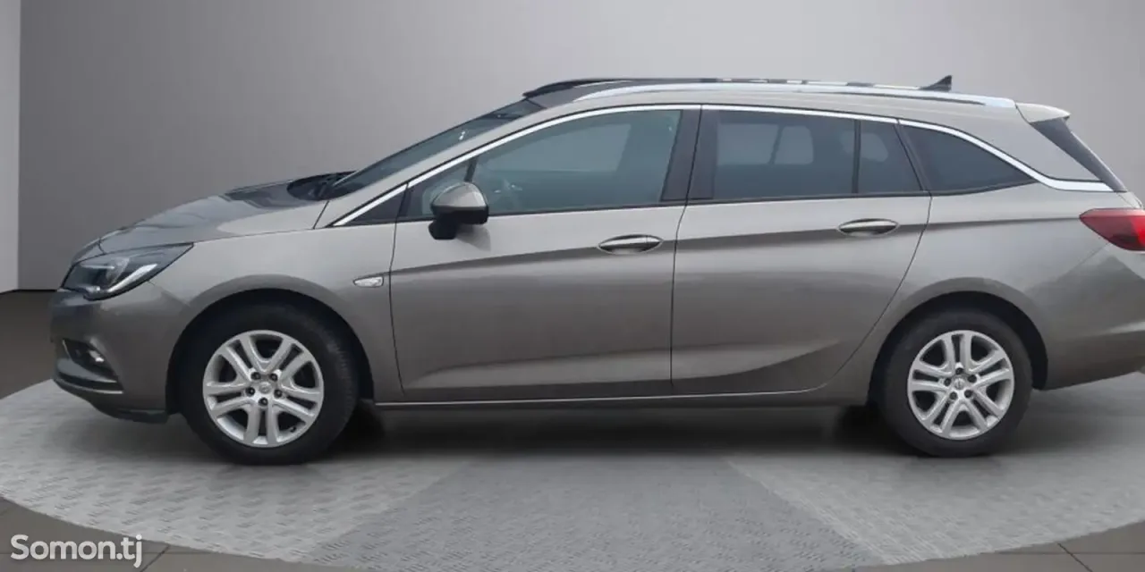 Opel Astra K 2016 · 1.0 MT