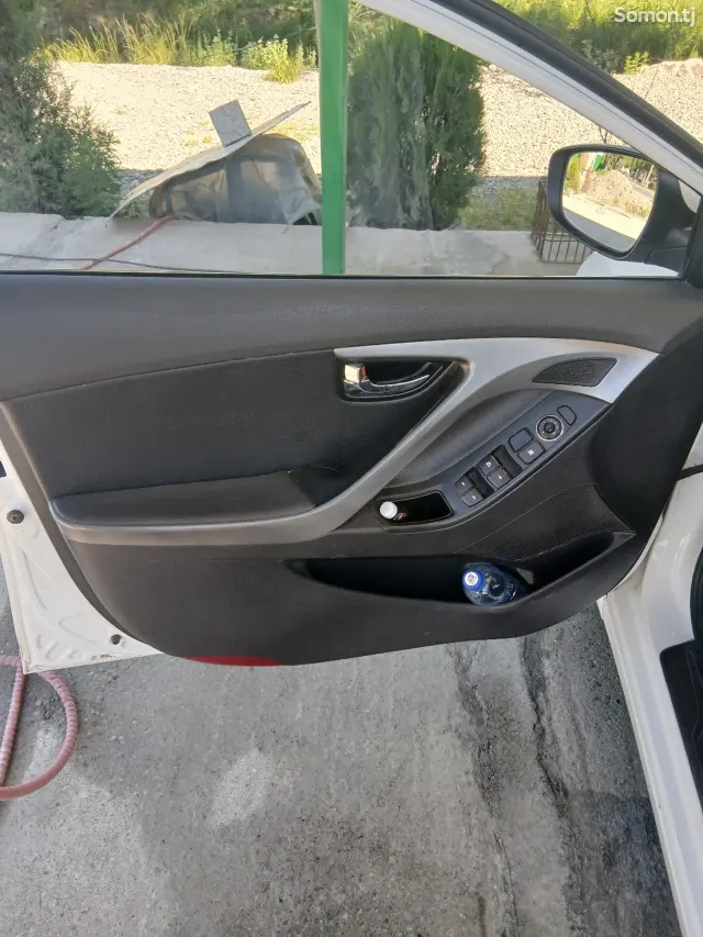 Hyundai Avante 2011 · 1.6 AT