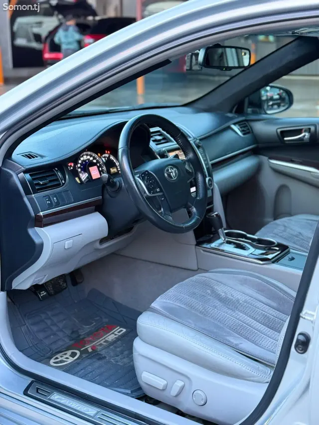 Toyota Camry 2013 · 2.5 AT