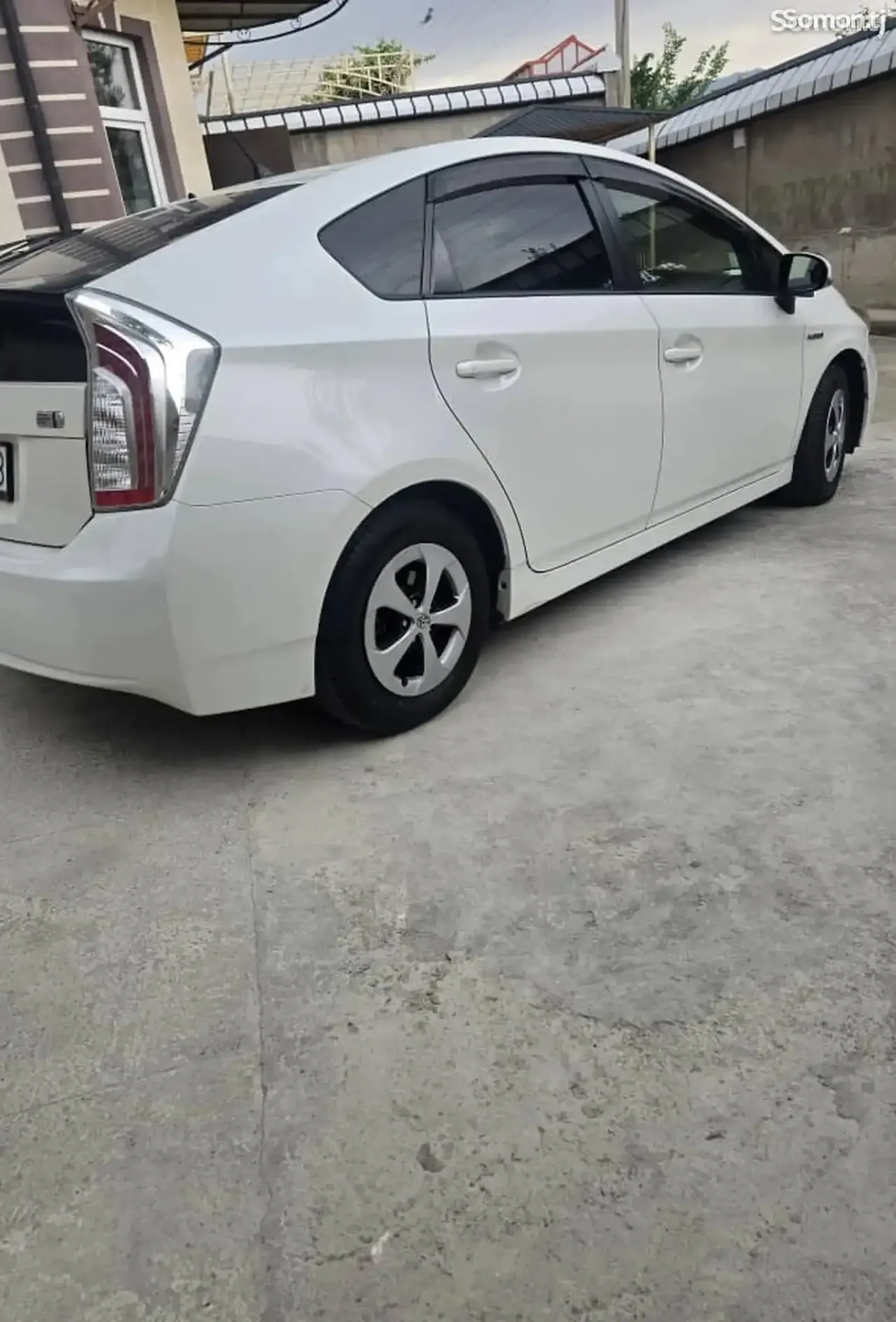 Toyota Prius 2011 · 1.8 AT