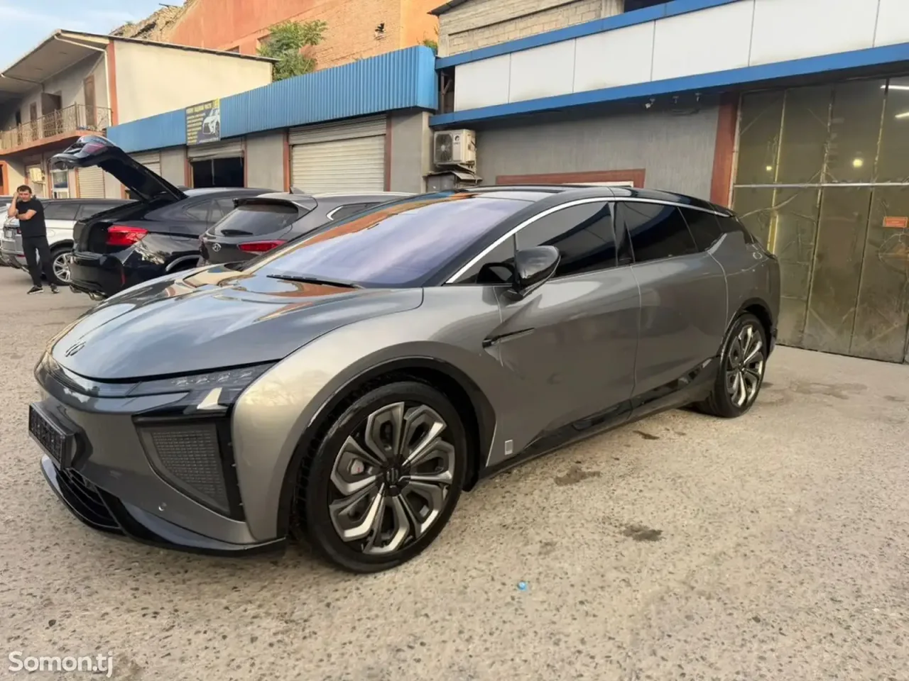 HiPhi X 2021 · AT