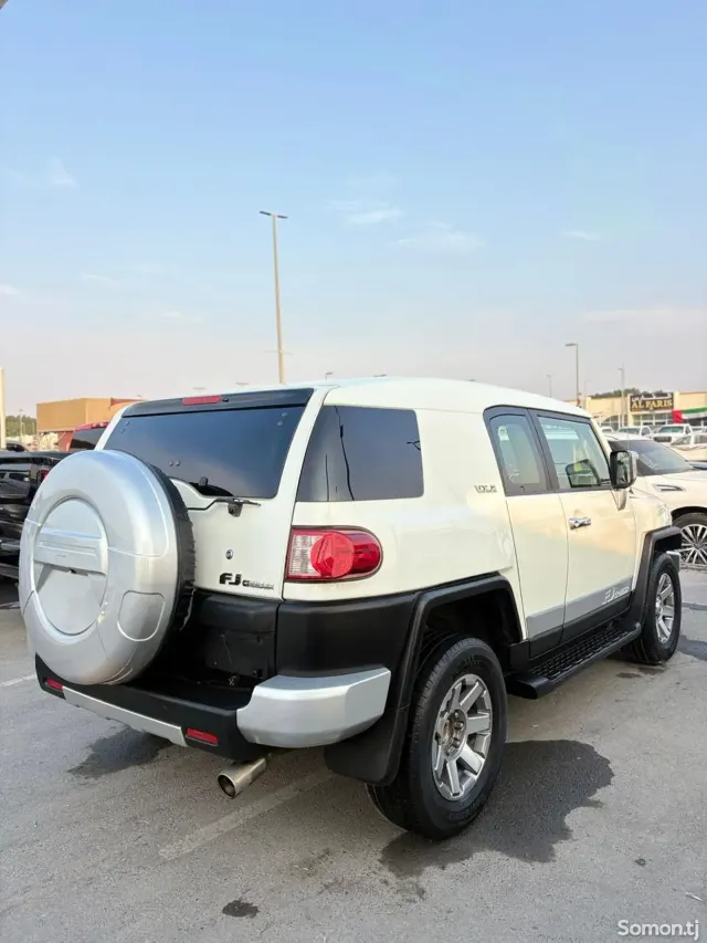 Toyota FJ Cruiser 2015 · 4.0 AT