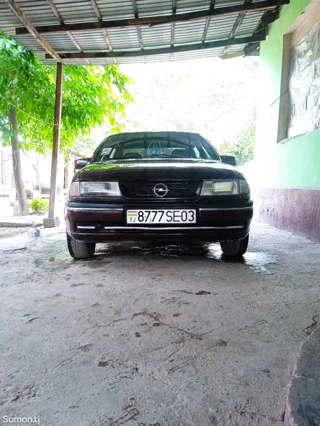 Opel Vectra A 1990 · 1.8 MT