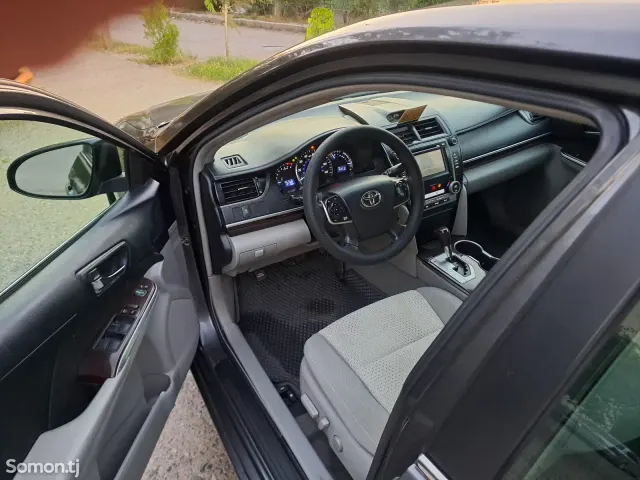 Toyota Camry 2013 · 2.5 AT